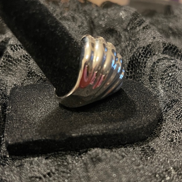 Silver Ribbed Statement Ring - Picture 2 of 5